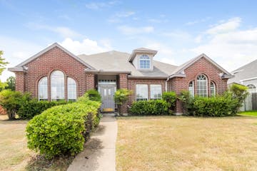 101 Chapel Hill Dr DeSoto, TX 75115